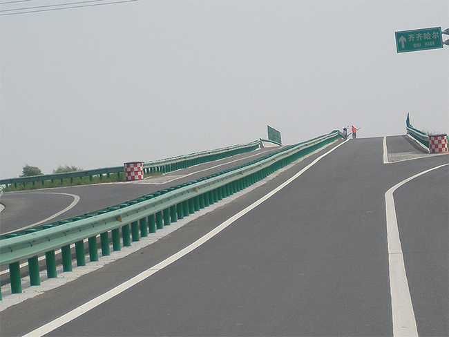 松原高速公路护栏的材质与规格