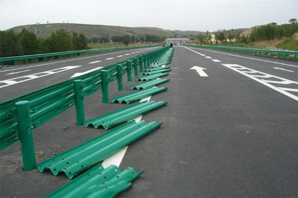 松原波形护栏的维护与管理确保道路安全的关键步骤