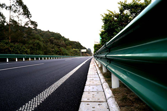 松原高速公路护栏的常用类型